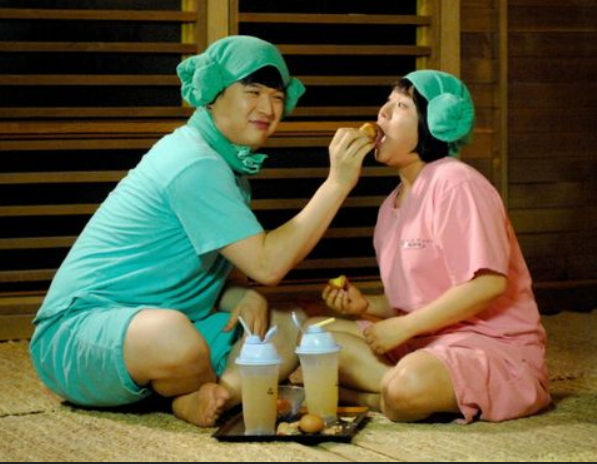 a couple eating a jjimjilbang snack in a korean drama