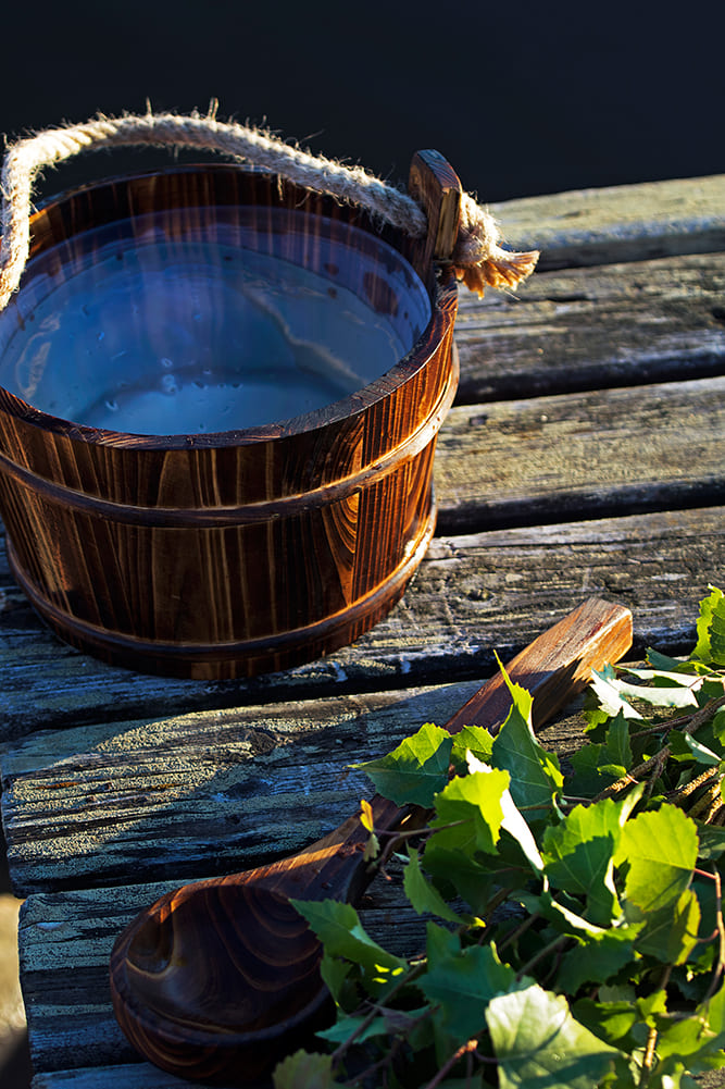 Picture of a sauna bucket. Emendo sauna and wellness products.